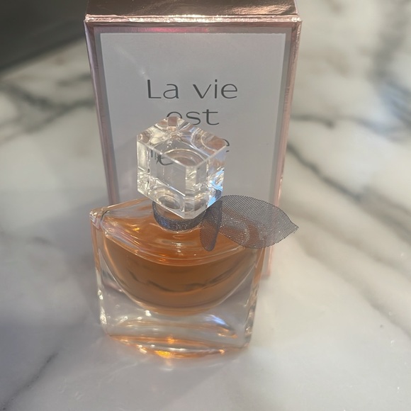 La vie est belle and Lake and Sky Perfume - Picture 2 of 3